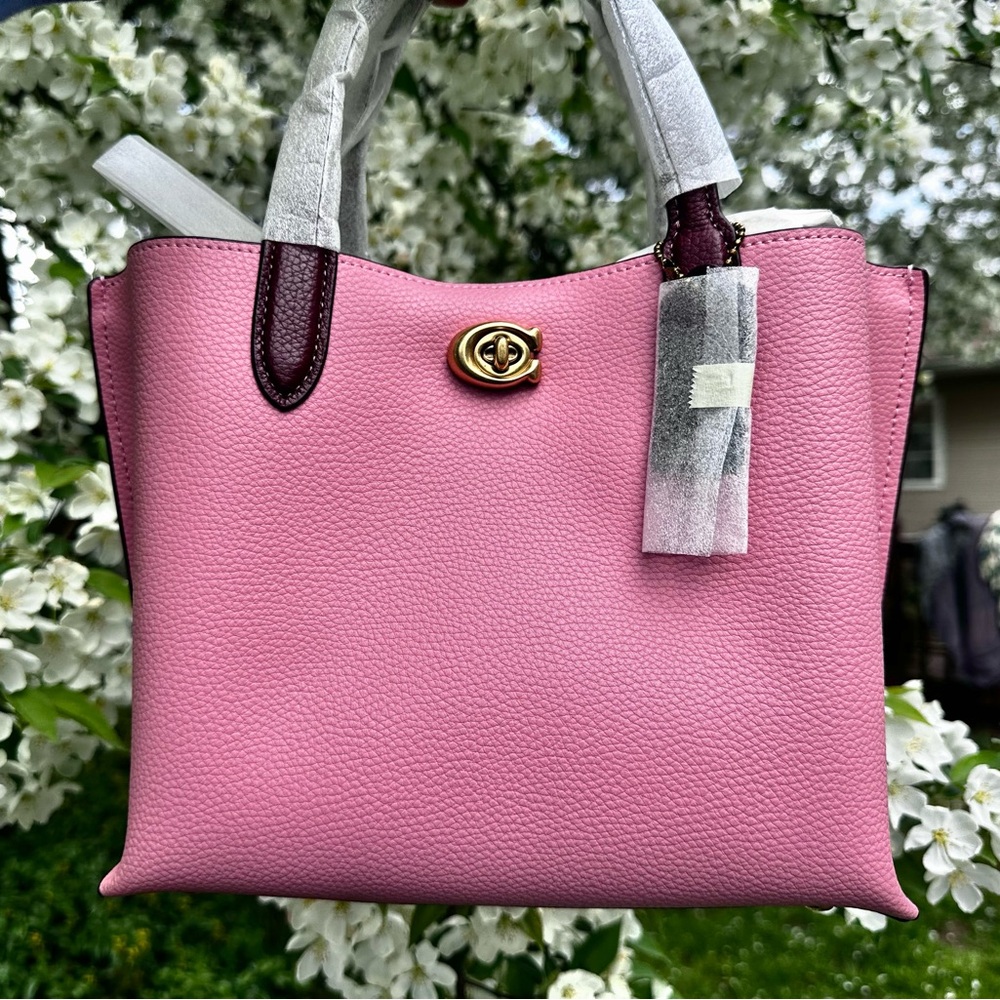 SOLD on Ⓜ️ Coach Pink Bag